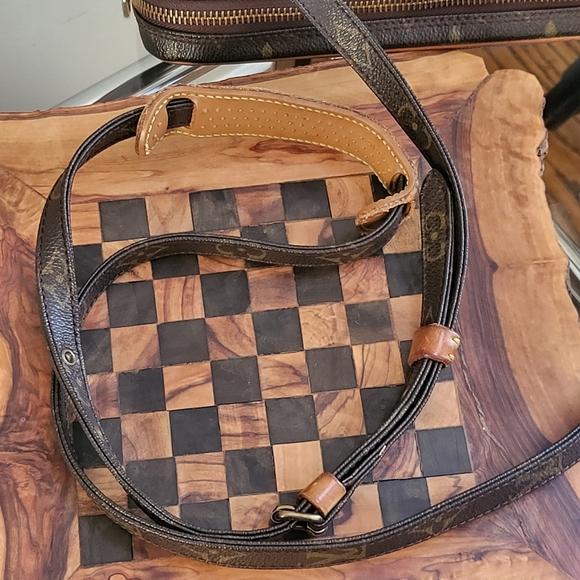 LOUIS VUITTON Pochette Marly Monogram Canvas Crossbody Bag..Authentic!! - Picture 13 of 14